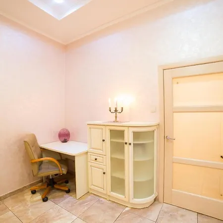 Modern Near Forum Mall Apartment Lviv